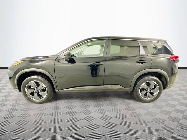 Used 2024 Nissan Rogue SV image 2