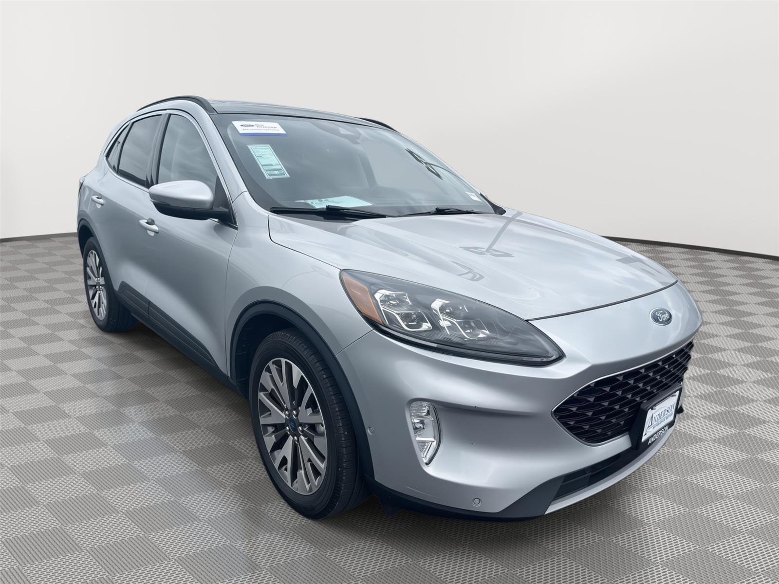 Certified 2020 Ford Escape Titanium w/ Titanium Premium Package 2.0 AWD/4WD image 3