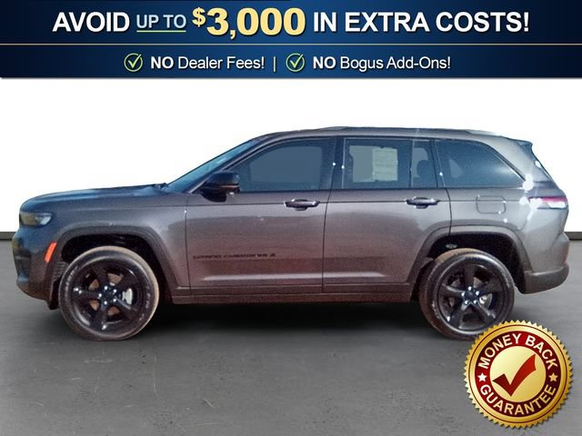 Used 2025 Jeep Grand Cherokee Altitude RWD image 2