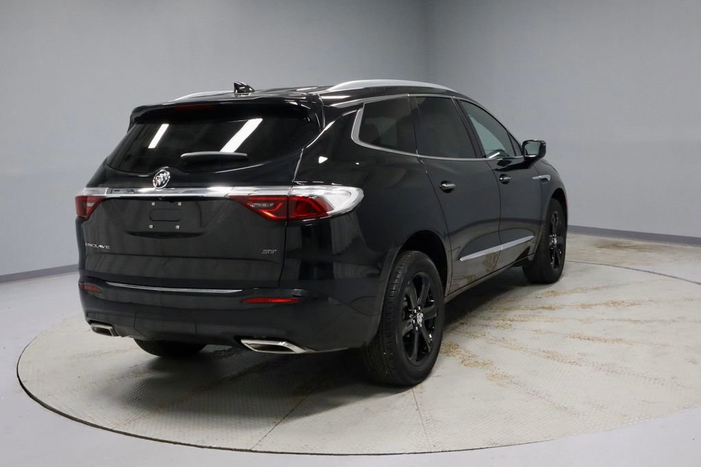 Used 2024 Buick Enclave Essence w/ Sport Touring Edition FWD image 5