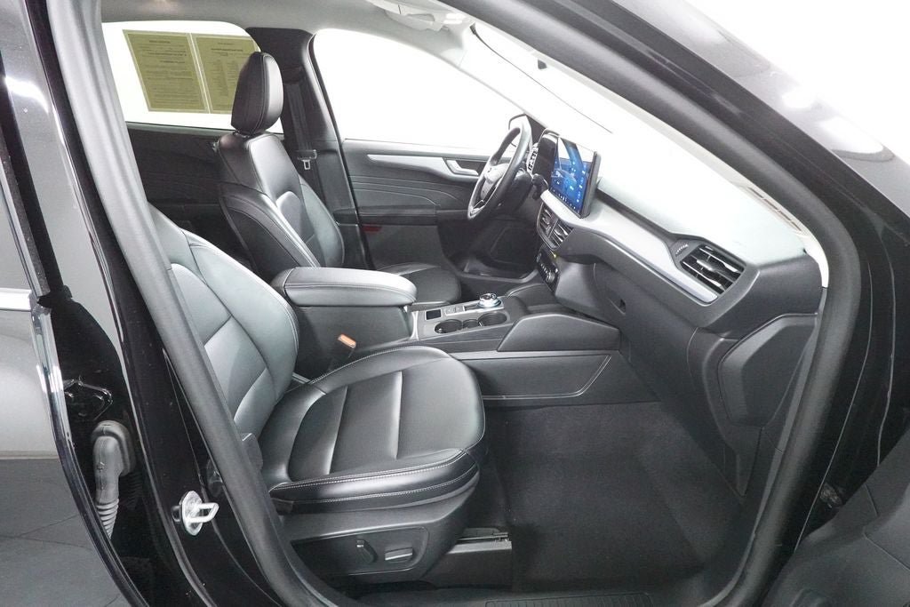 Certified 2025 Ford Escape Platinum AWD/4WD image 34