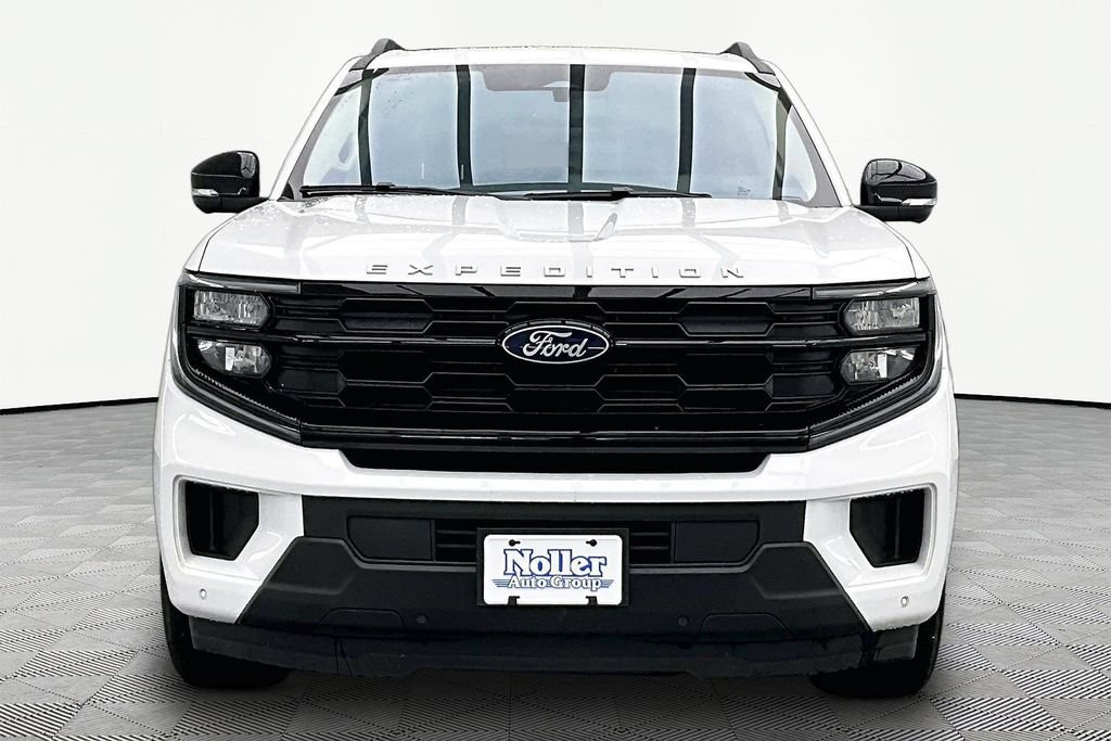 Certified 2025 Ford Expedition Active AWD/4WD image 3