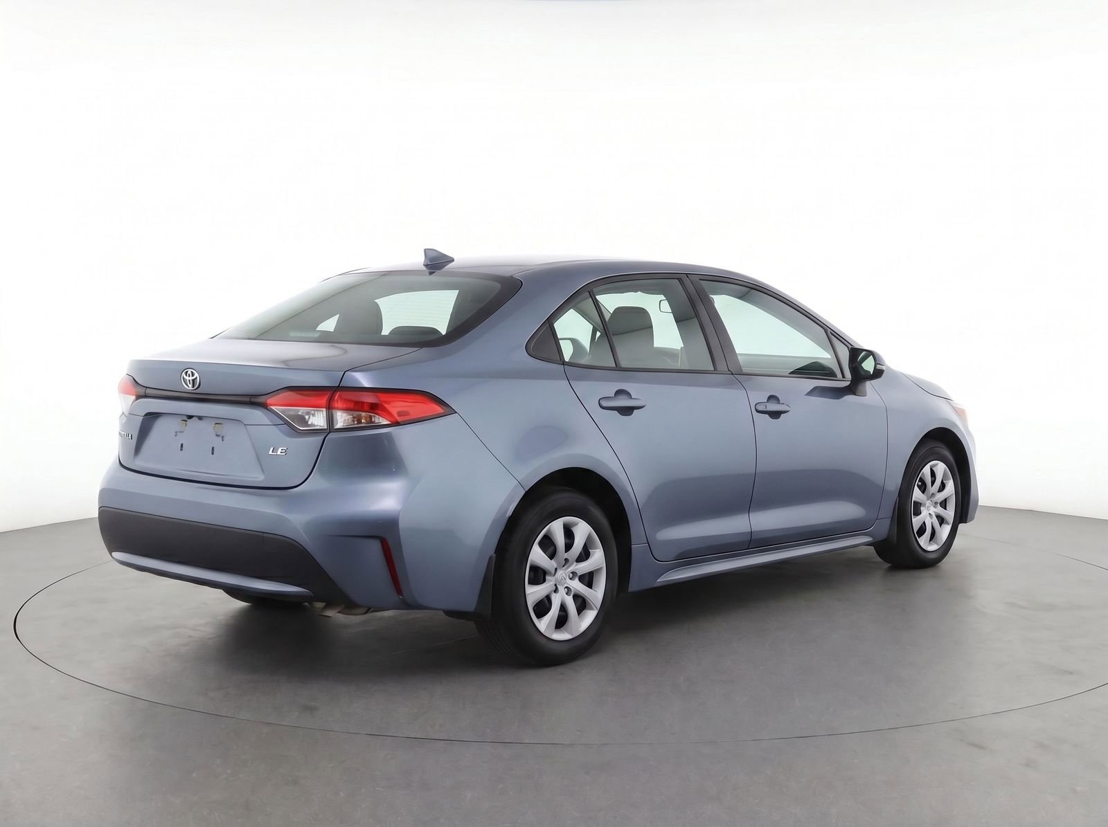 Used 2024 Toyota Corolla LE FWD image 2