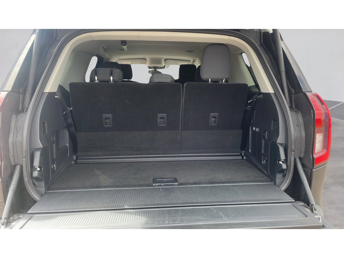 Certified 2025 Ford Expedition Active AWD/4WD image 14