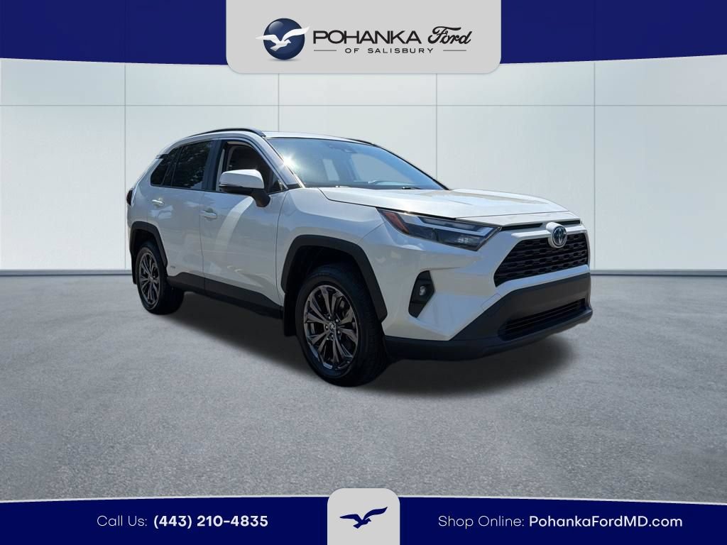 Used 2022 Toyota RAV4 XLE Premium AWD/4WD image 4