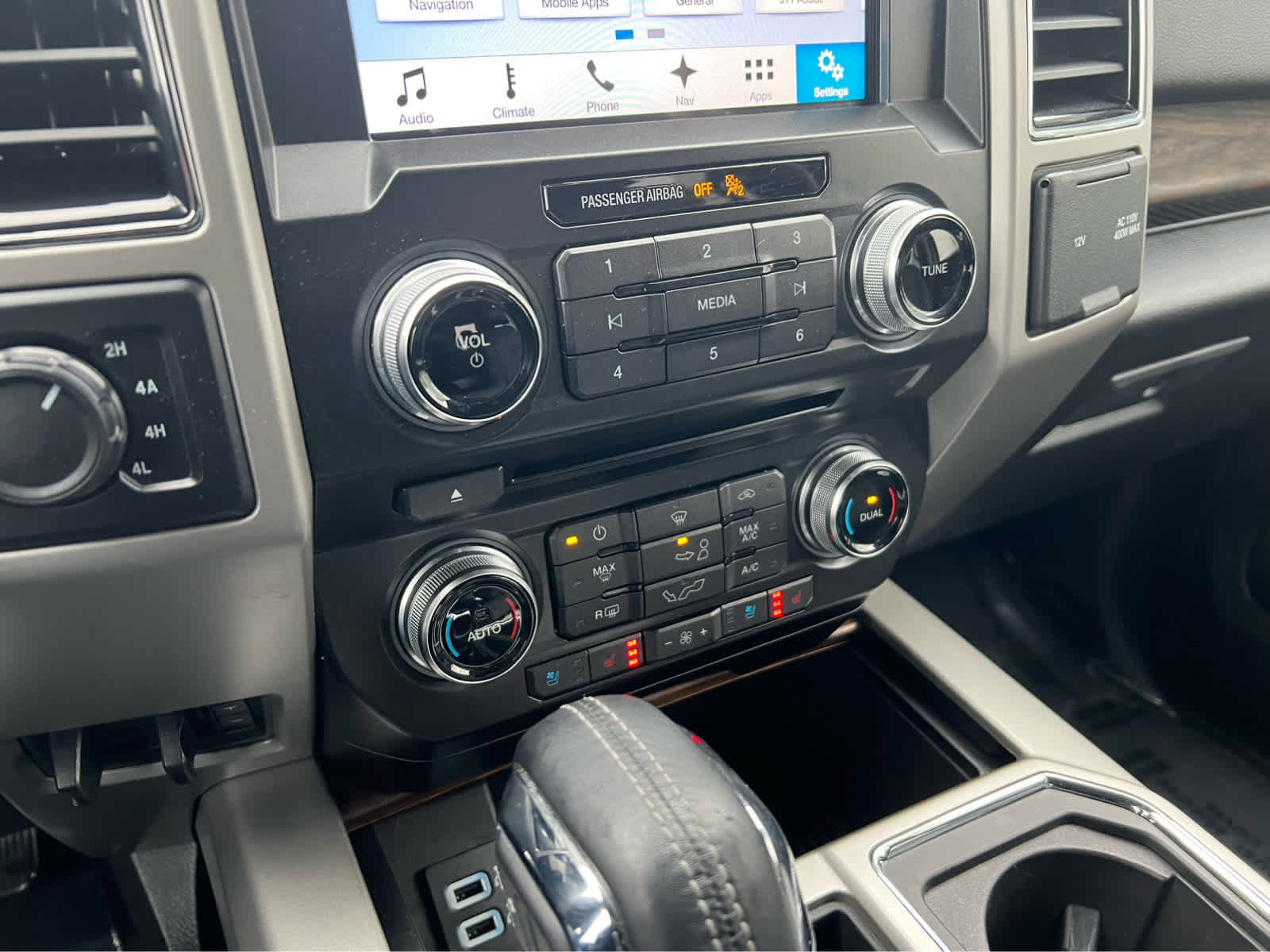 Certified 2018 Ford F150 Lariat w/ Equipment Group 502A Luxury image 38