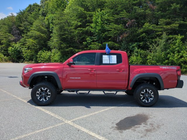 Used 2019 Toyota Tacoma TRD Off-Road AWD/4WD image 7
