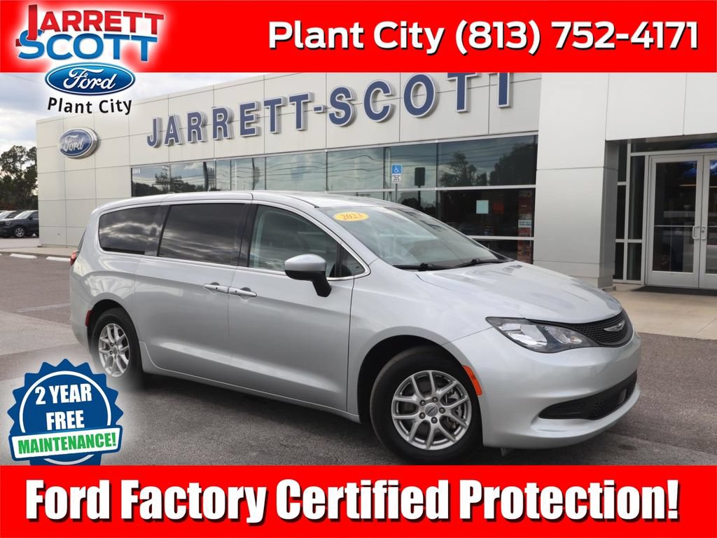 Used 2023 Chrysler Voyager LX FWD image 1