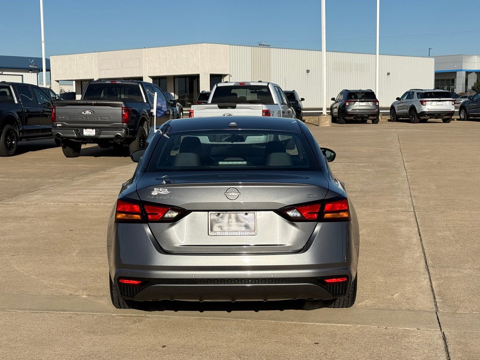 Used 2024 Nissan Altima 2.5 SV image 4