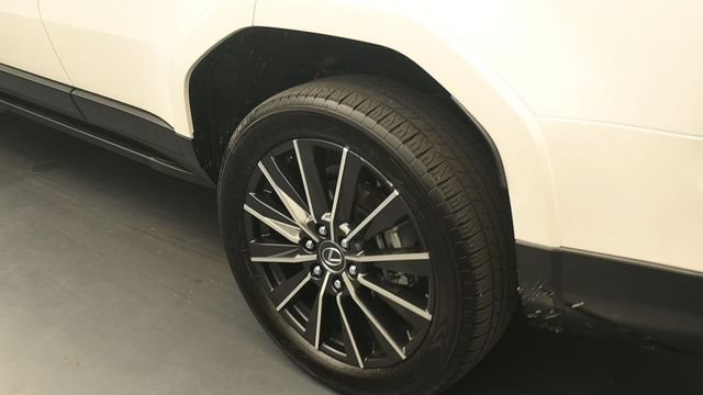 Used 2025 Lexus GX 550 w/ Accessory Package (2T) AWD/4WD image 9