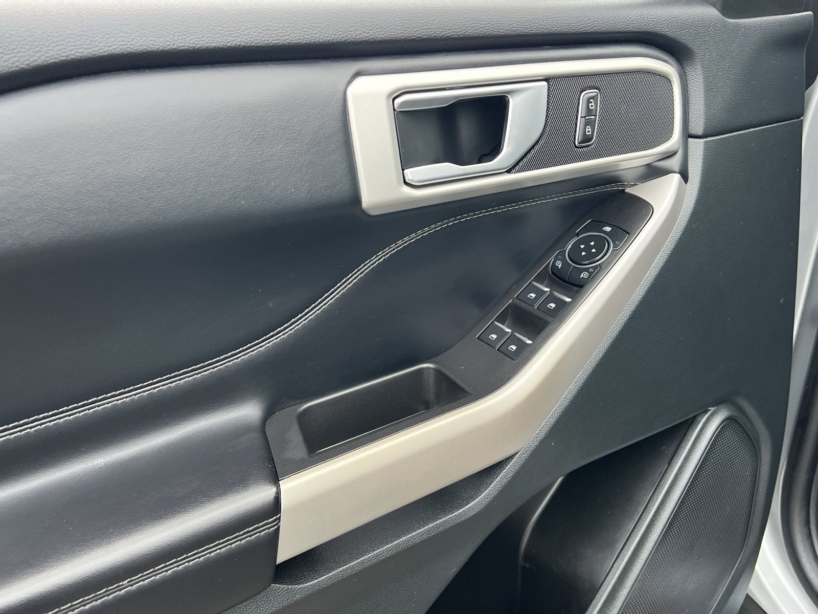 Certified 2023 Ford Explorer XLT w/ Equipment Group 202A image 15