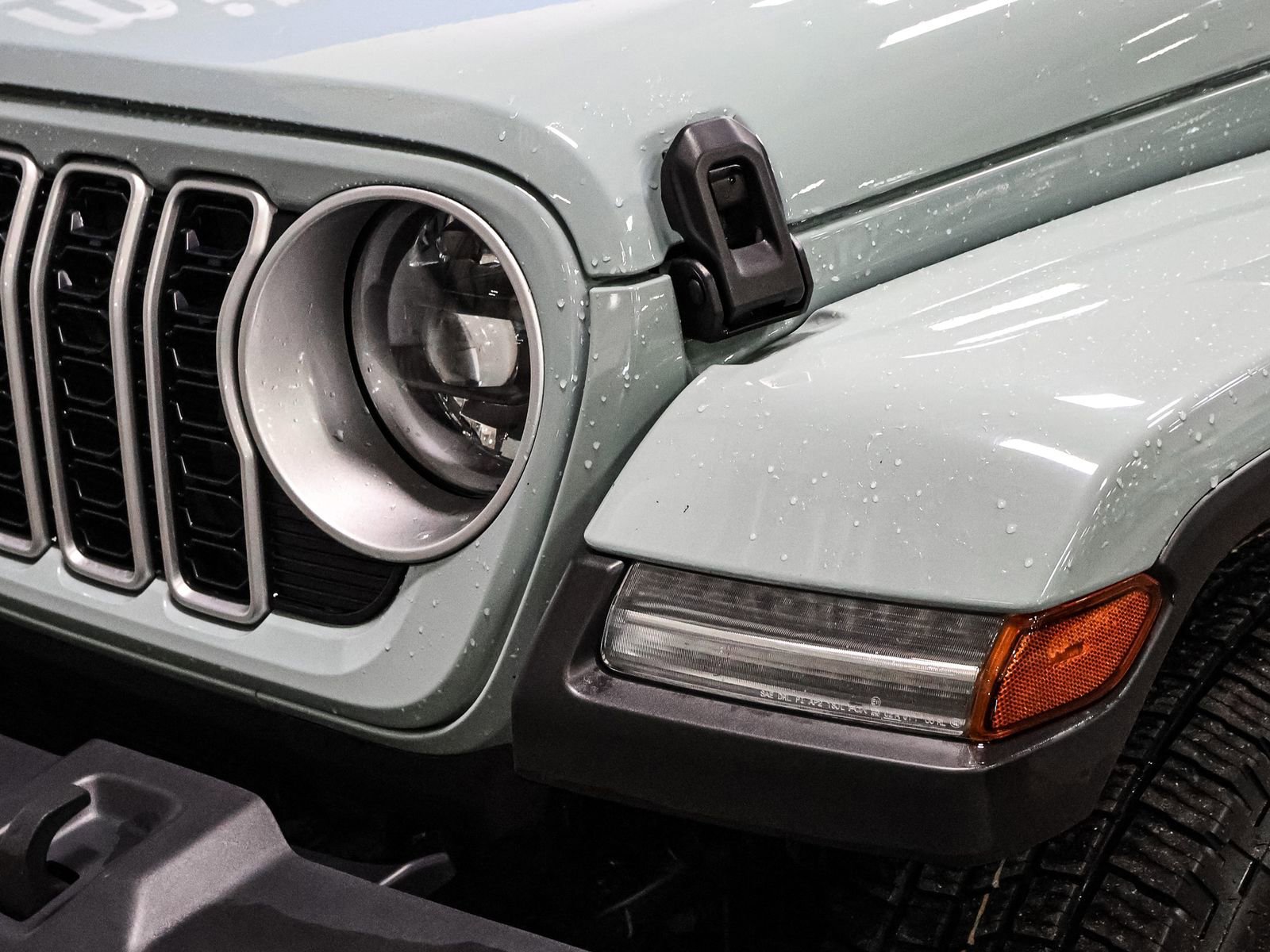 Used 2024 Jeep Wrangler Sahara image 13