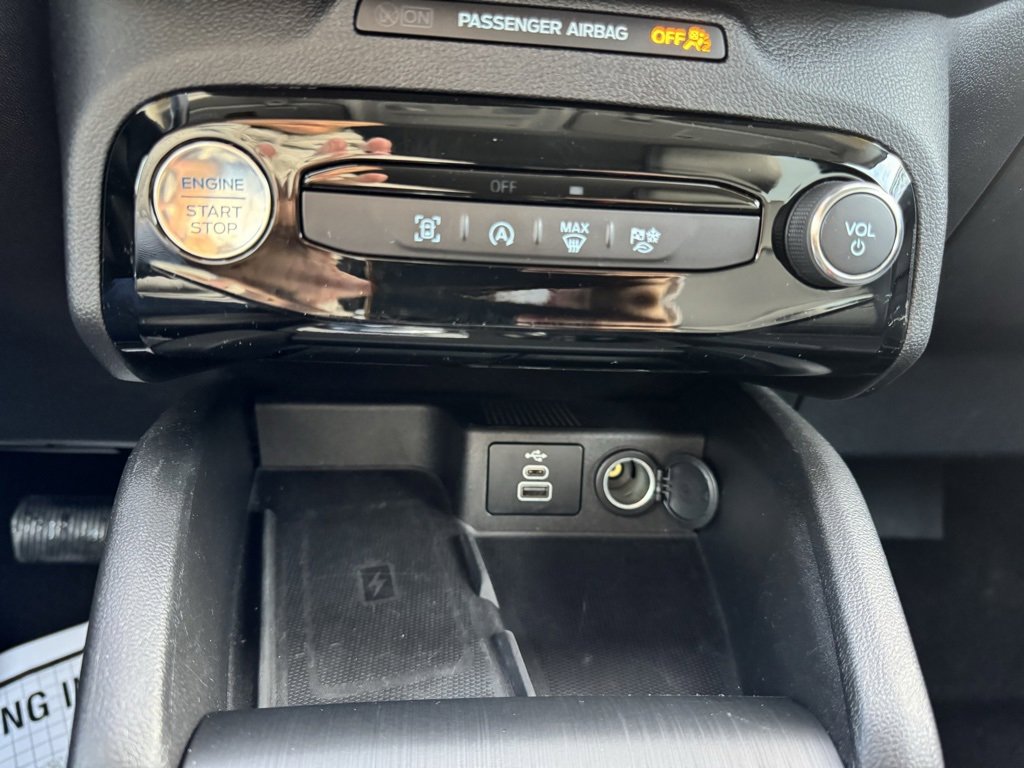 Certified 2025 Ford Escape Platinum image 24