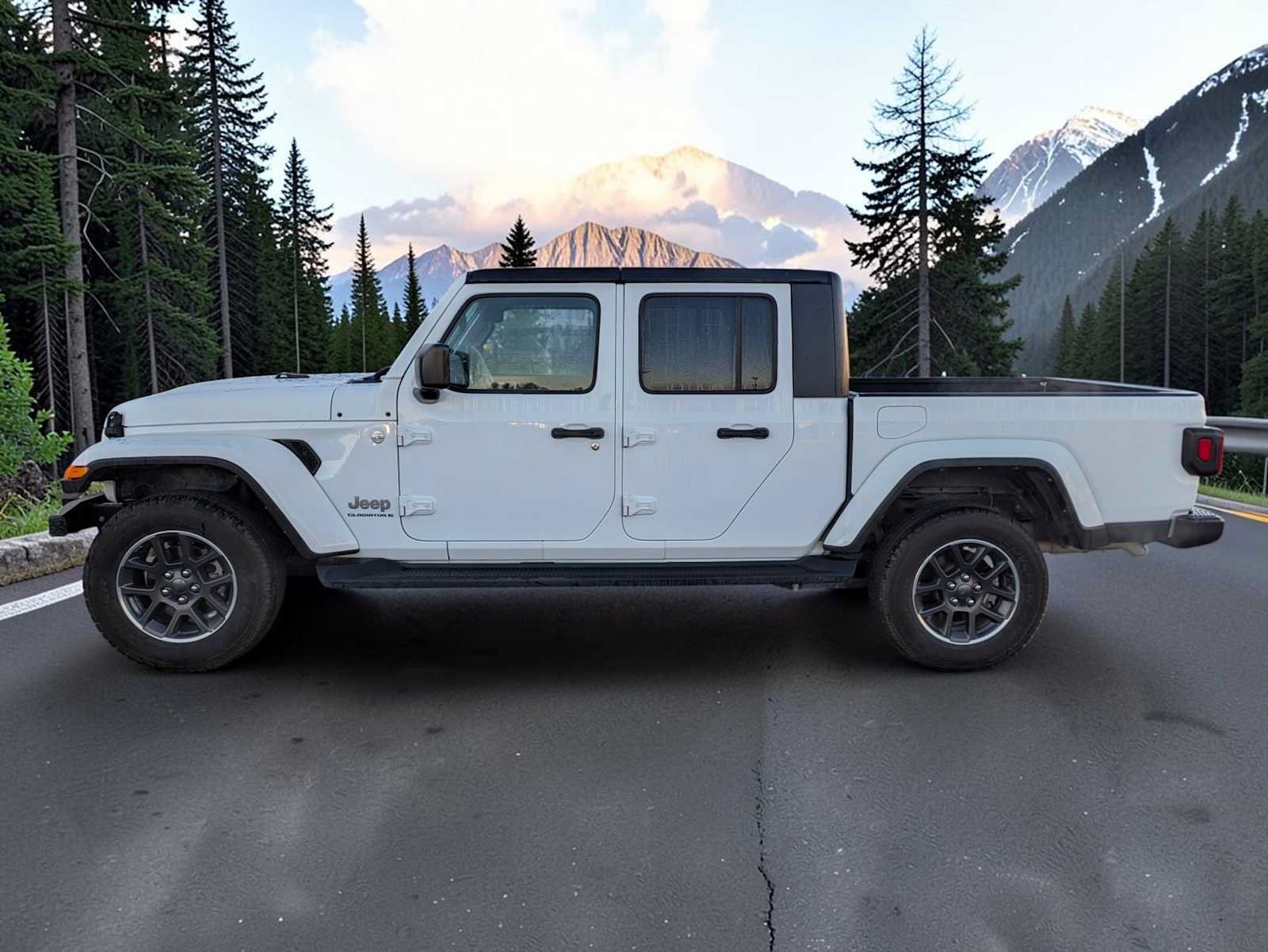 Used 2023 Jeep Gladiator Overland w/ Popular Equipment Package AWD/4WD image 2