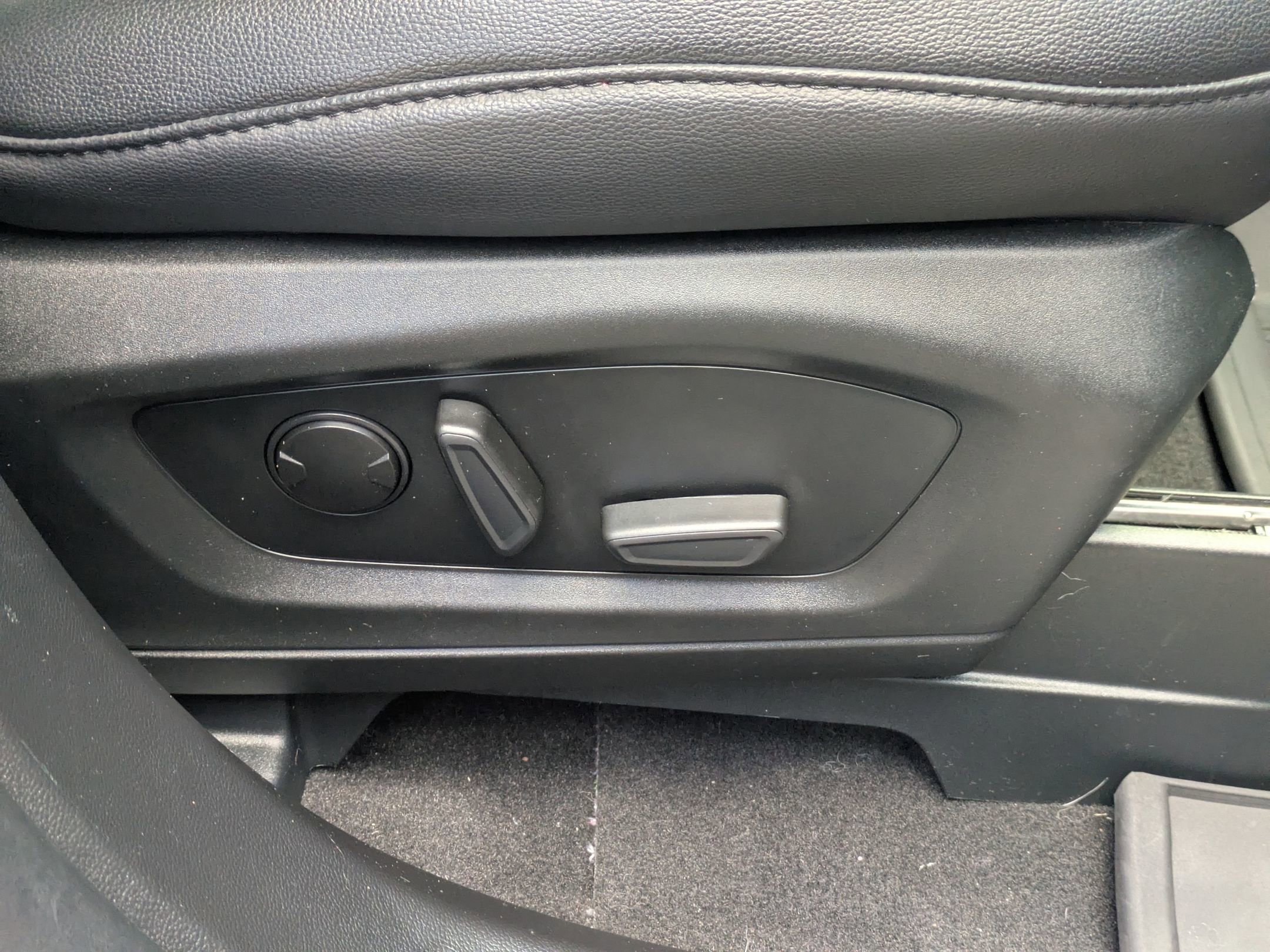 Certified 2024 Ford Explorer ST-Line w/ Class IV Trailer Tow Package image 42