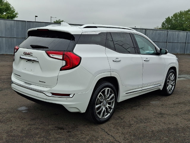 Used 2022 GMC Terrain Denali w/ Denali Premium Package AWD/4WD image 6