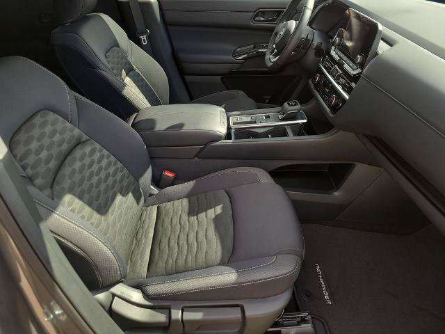 Used 2025 Nissan Pathfinder SV FWD image 11