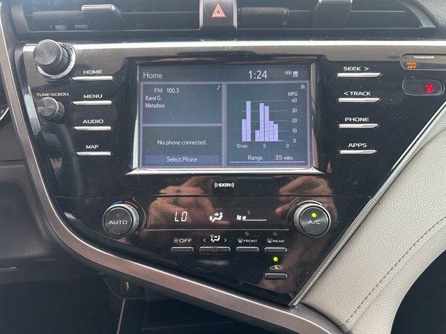 Used 2020 Toyota Camry SE FWD image 17