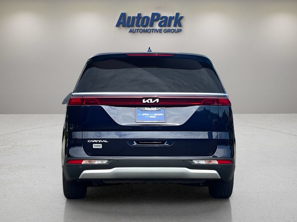 Used 2024 Kia Carnival LX FWD image 6