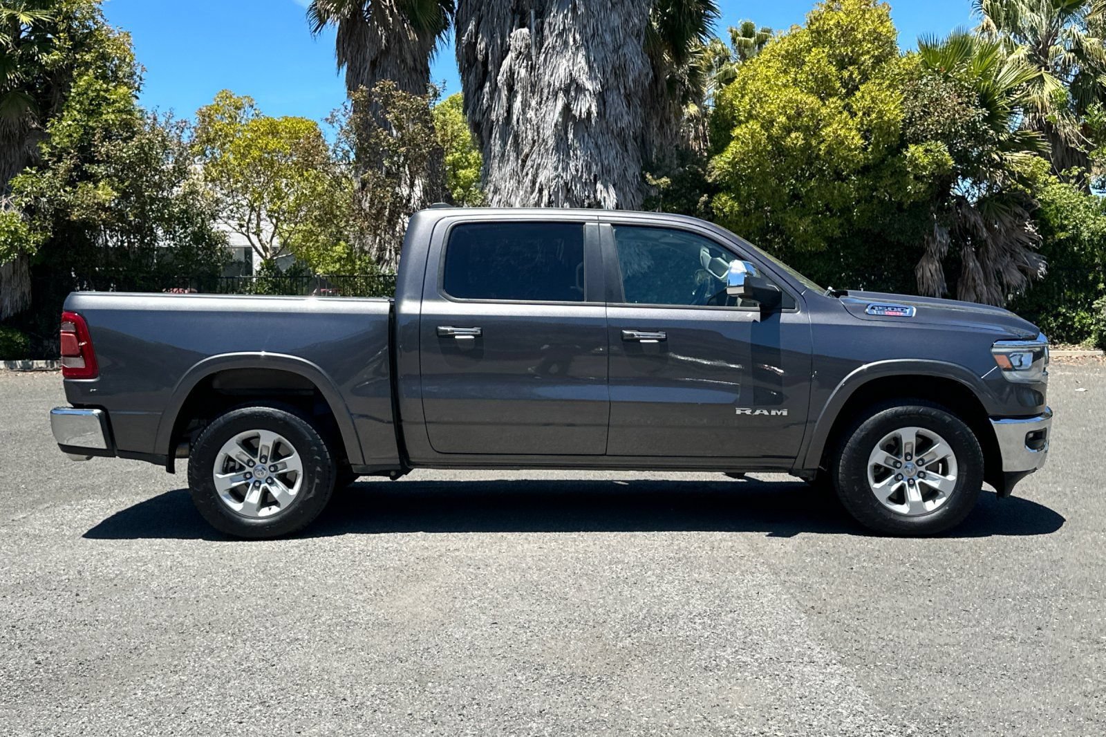 Used 2022 RAM 1500 Laramie AWD/4WD image 2