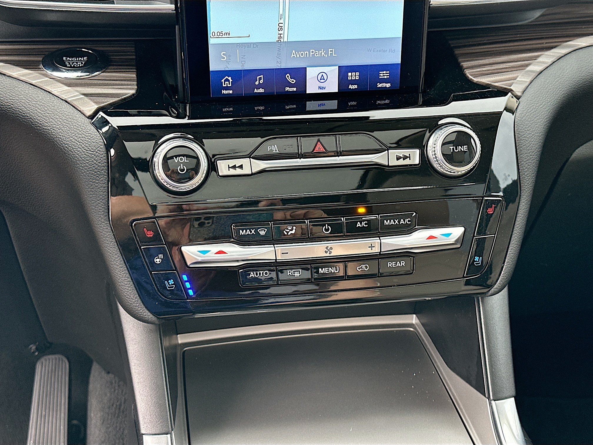 Certified 2023 Ford Explorer Limited w/ Limited Technology Package RWD image 16