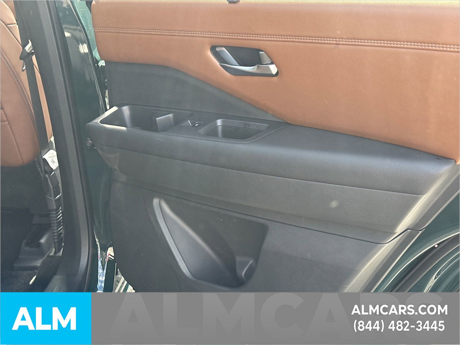 Used 2025 Nissan Pathfinder Platinum FWD image 37