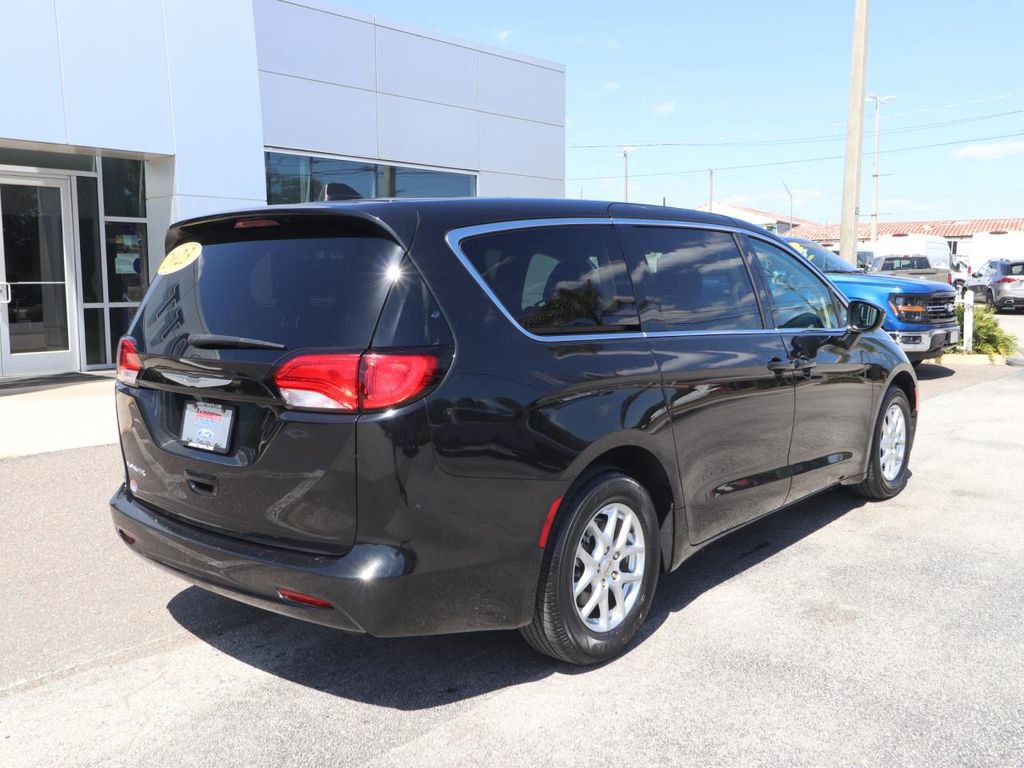 Used 2023 Chrysler Voyager LX FWD image 13