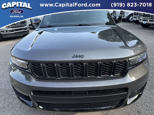 Used 2025 Jeep Grand Cherokee L Limited w/ Black Appearance Package AWD/4WD image 10
