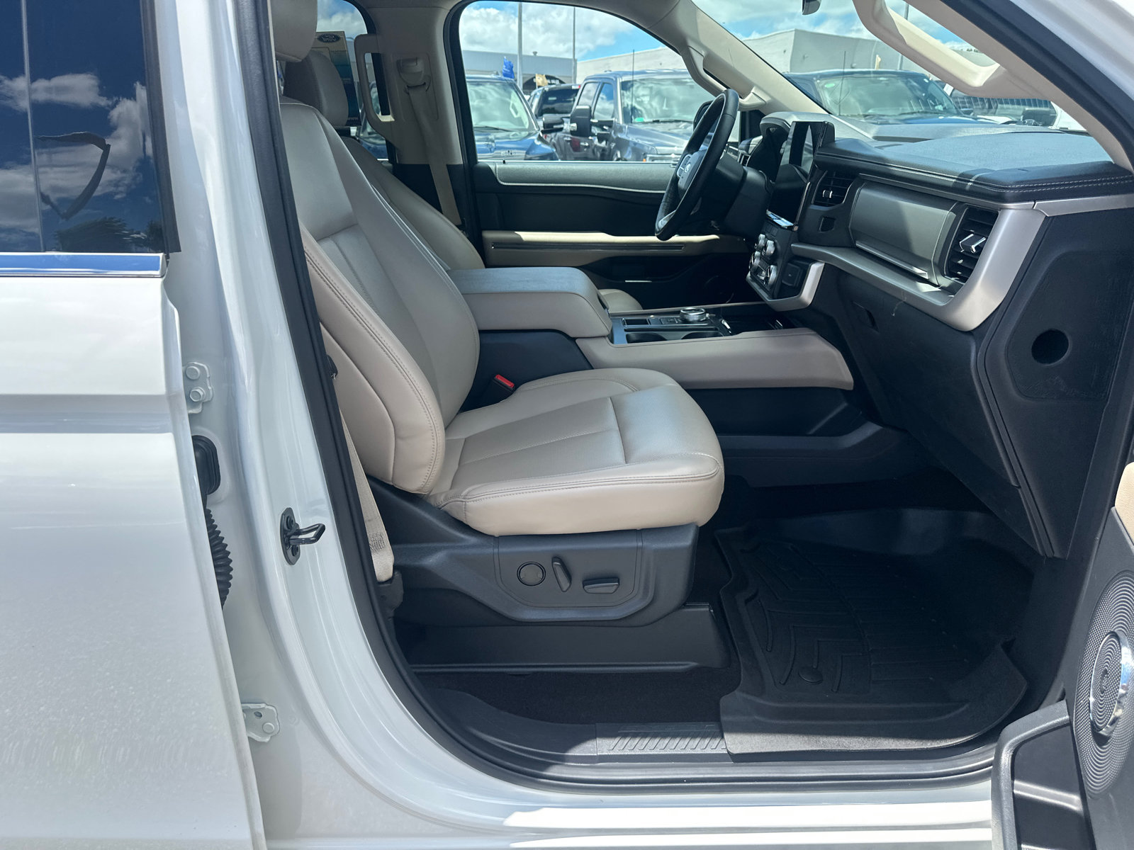 Certified 2023 Ford Expedition Max XLT RWD image 13