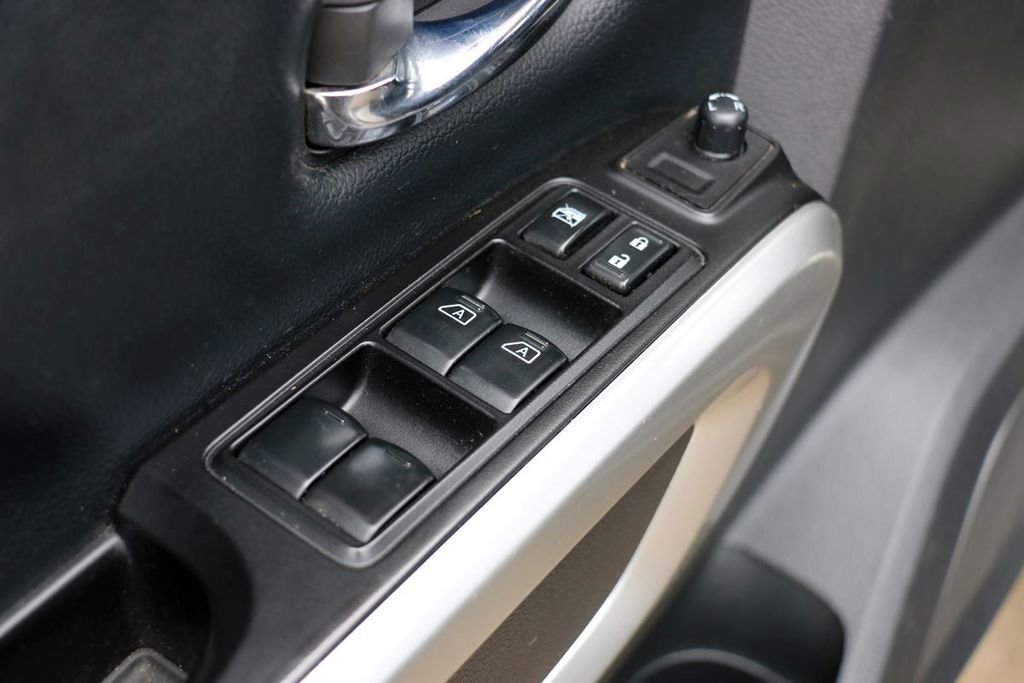 Used 2019 Nissan Titan SV AWD/4WD image 17