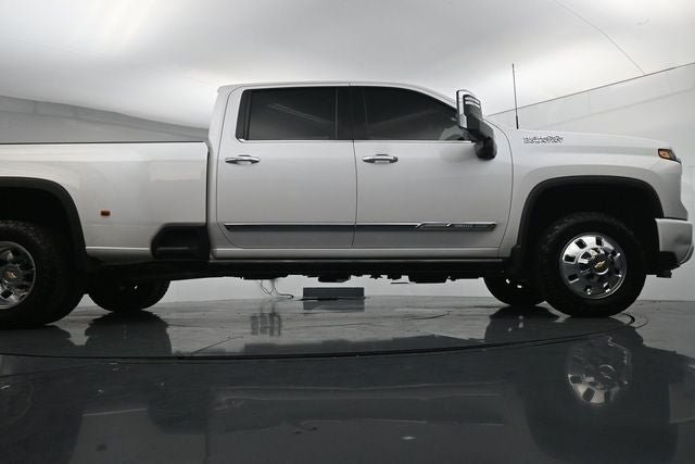 Used 2025 Chevrolet Silverado 3500 High Country w/ High Country Premium Package AWD/4WD image 38