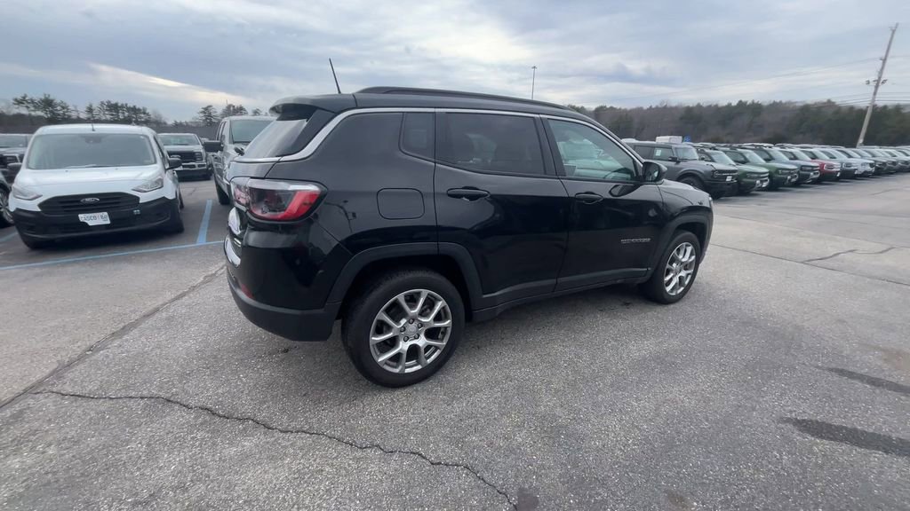 Used 2024 Jeep Compass Latitude AWD/4WD image 18