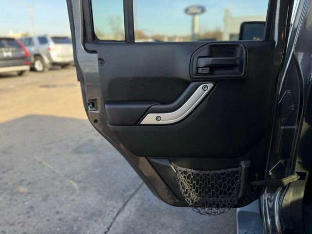 Used 2018 Jeep Wrangler Unlimited Sahara w/ Connectivity Group image 12