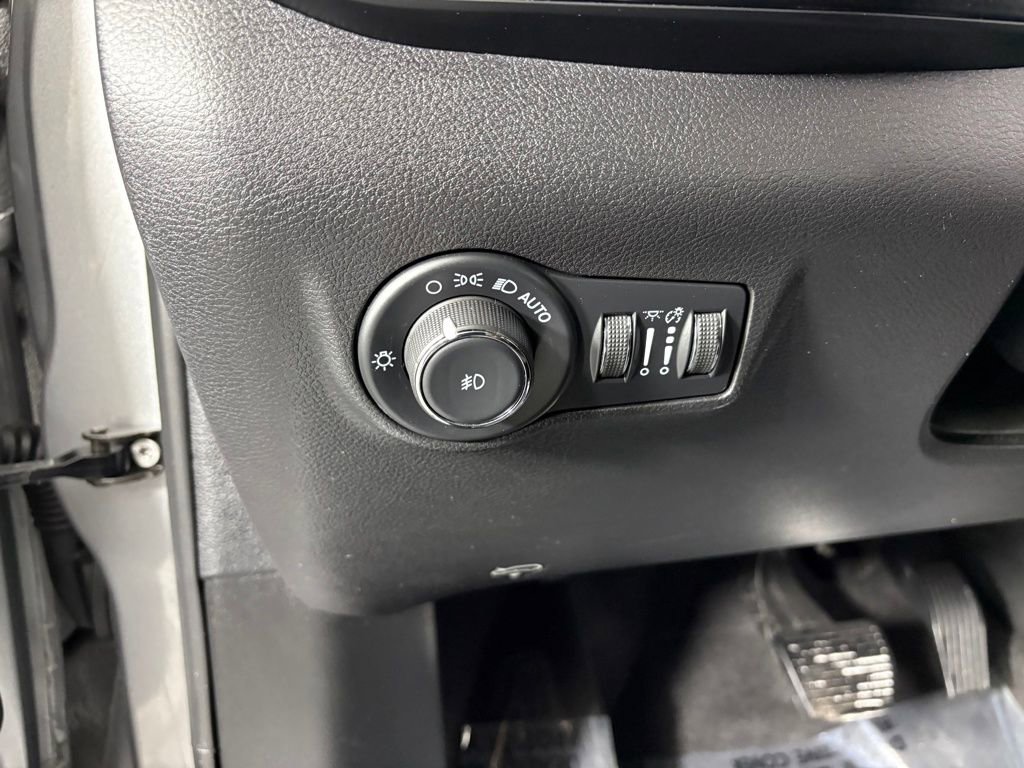 Used 2022 Jeep Compass Trailhawk w/ Sun and Sound Group AWD/4WD image 15