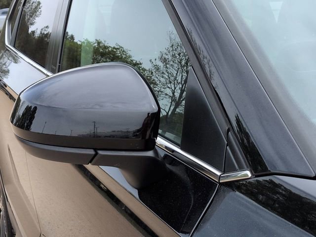 Used 2025 Volkswagen Taos SE FWD image 13