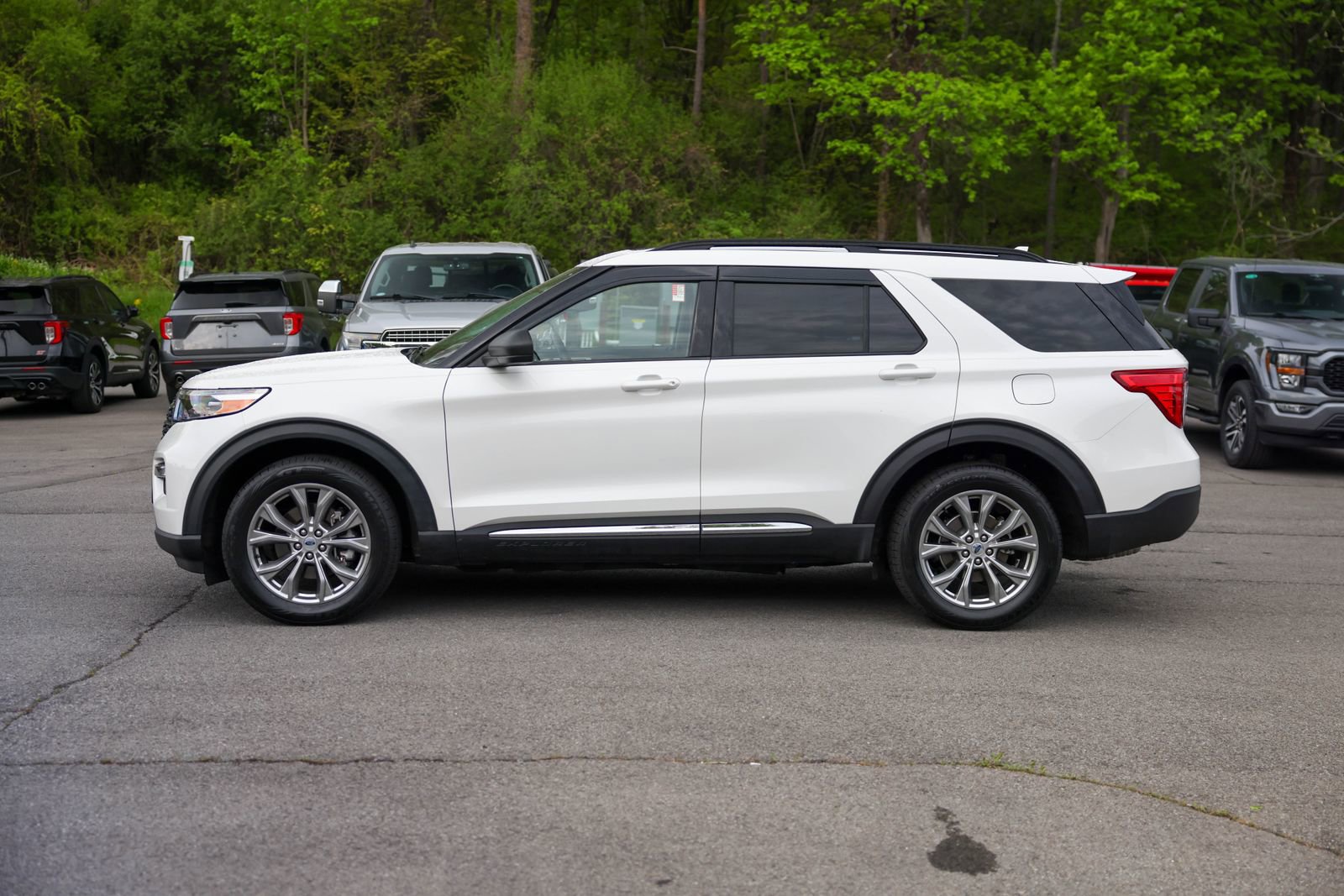 Certified 2023 Ford Explorer XLT w/ Equipment Group 202A AWD/4WD image 8