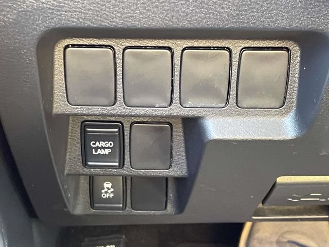 Used 2024 Nissan Frontier SV RWD image 17