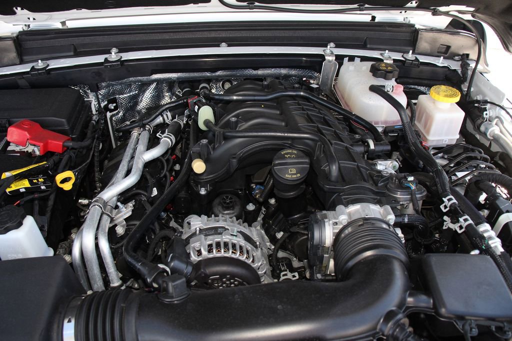 Used 2025 Jeep Gladiator Mojave AWD/4WD image 28