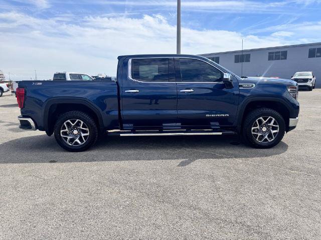 Used 2022 GMC Sierra 1500 SLT w/ SLT Premium Package AWD/4WD image 12