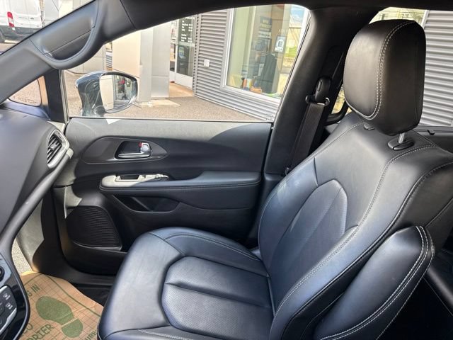 Used 2025 Chrysler Pacifica Select FWD image 26