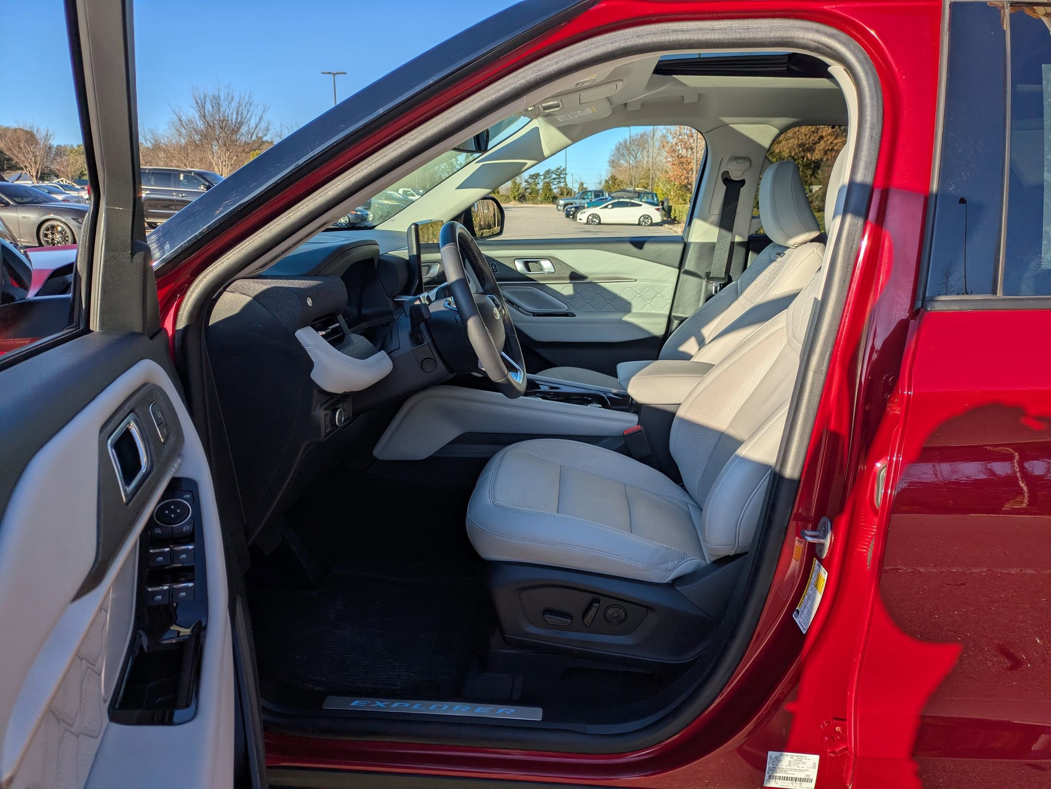 Certified 2025 Ford Explorer Platinum w/ Ultimate Package image 12