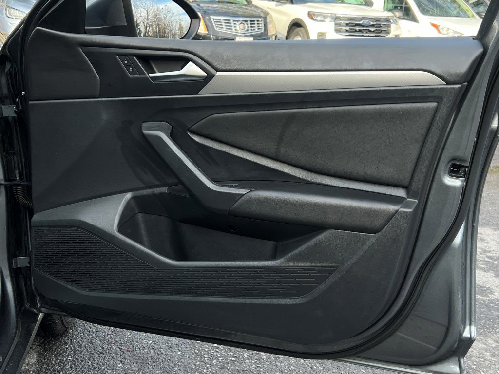 Used 2021 Volkswagen Jetta SE w/ SE Cold Weather Package image 10