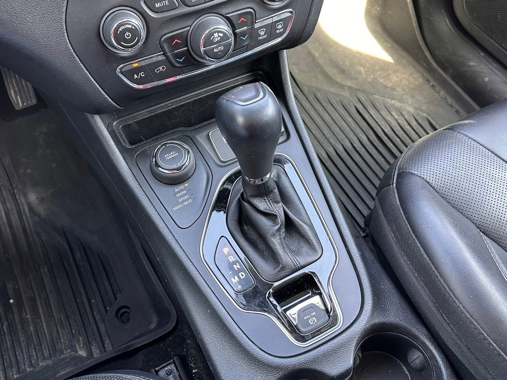 Used 2022 Jeep Cherokee Limited w/ Mopar Interior Package image 31