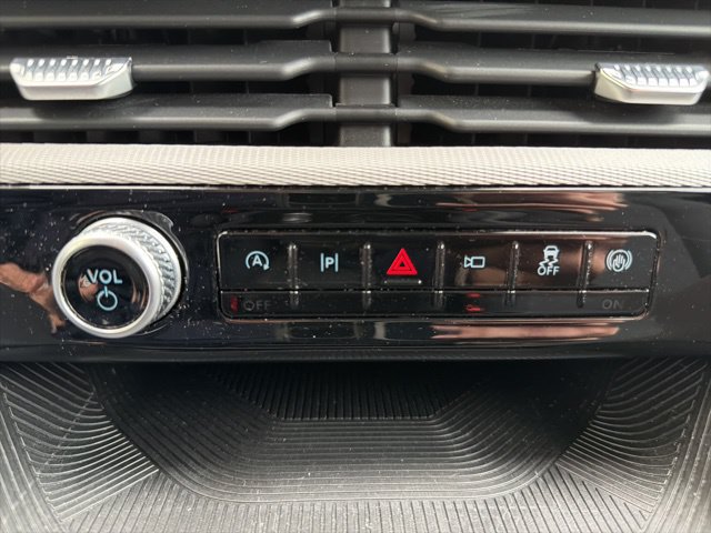 Certified 2025 Ford Explorer Active AWD/4WD image 23