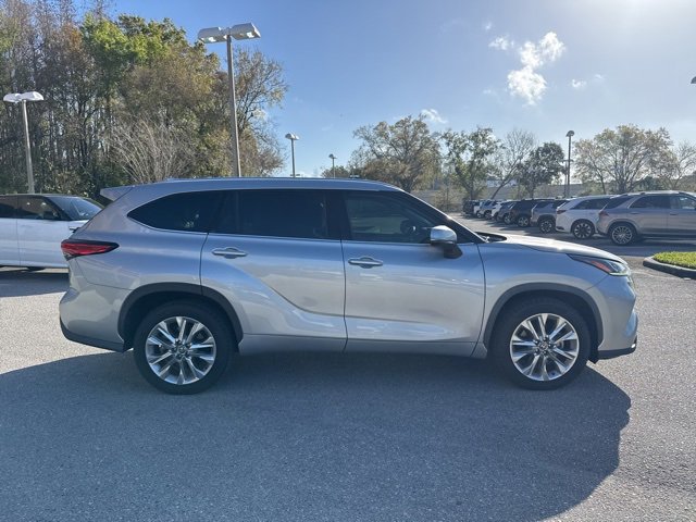 Used 2022 Toyota Highlander Limited image 7