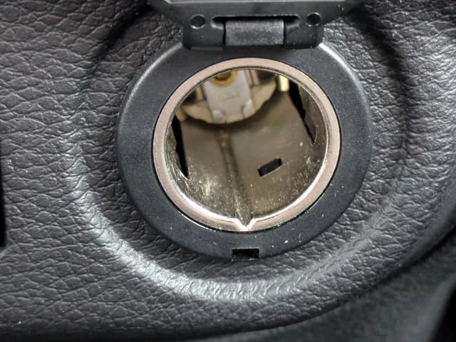Used 2018 Jeep Wrangler Unlimited Sahara w/ Connectivity Group AWD/4WD image 19