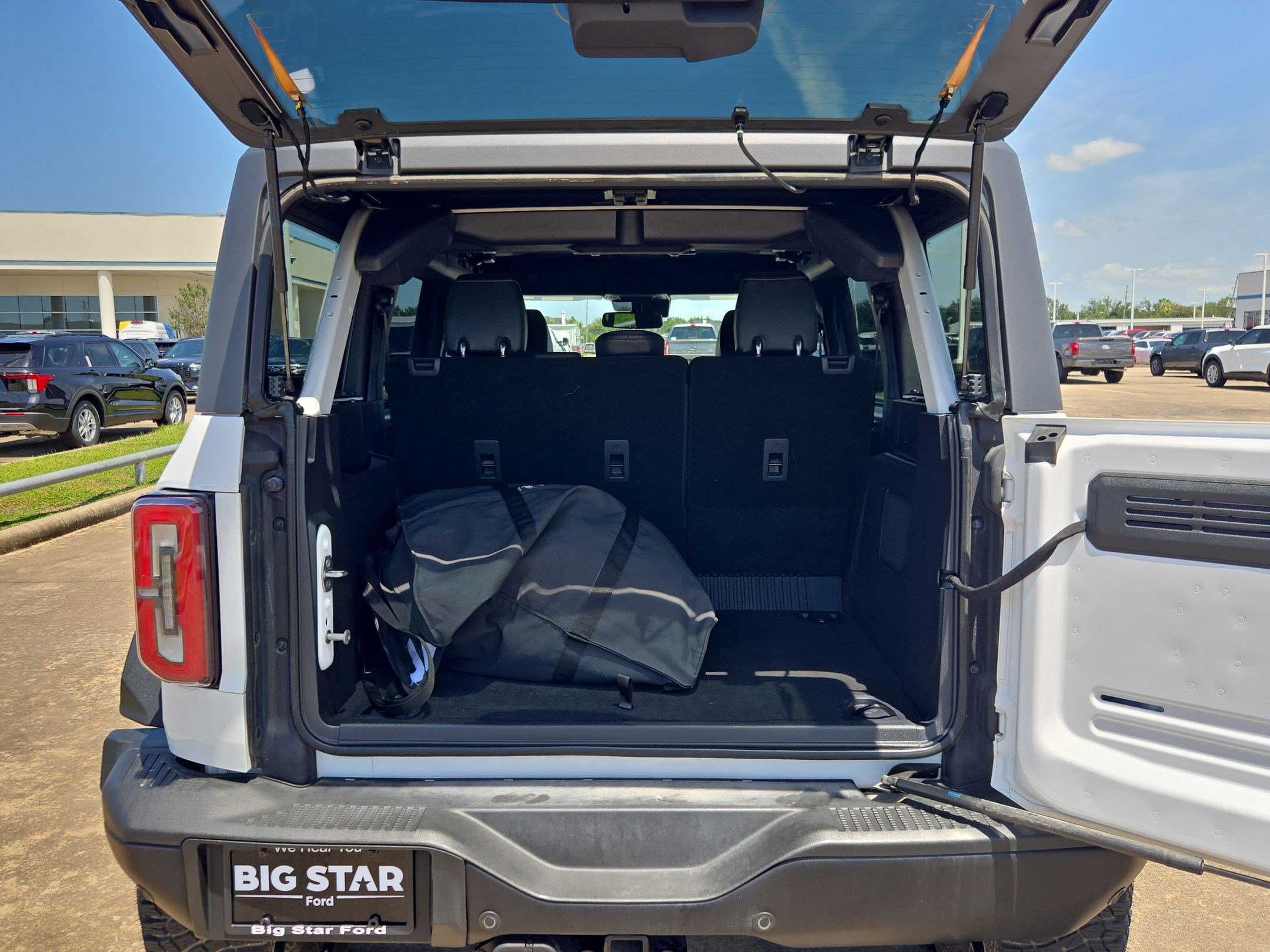 Certified 2023 Ford Bronco Badlands w/ Sasquatch Package AWD/4WD image 30