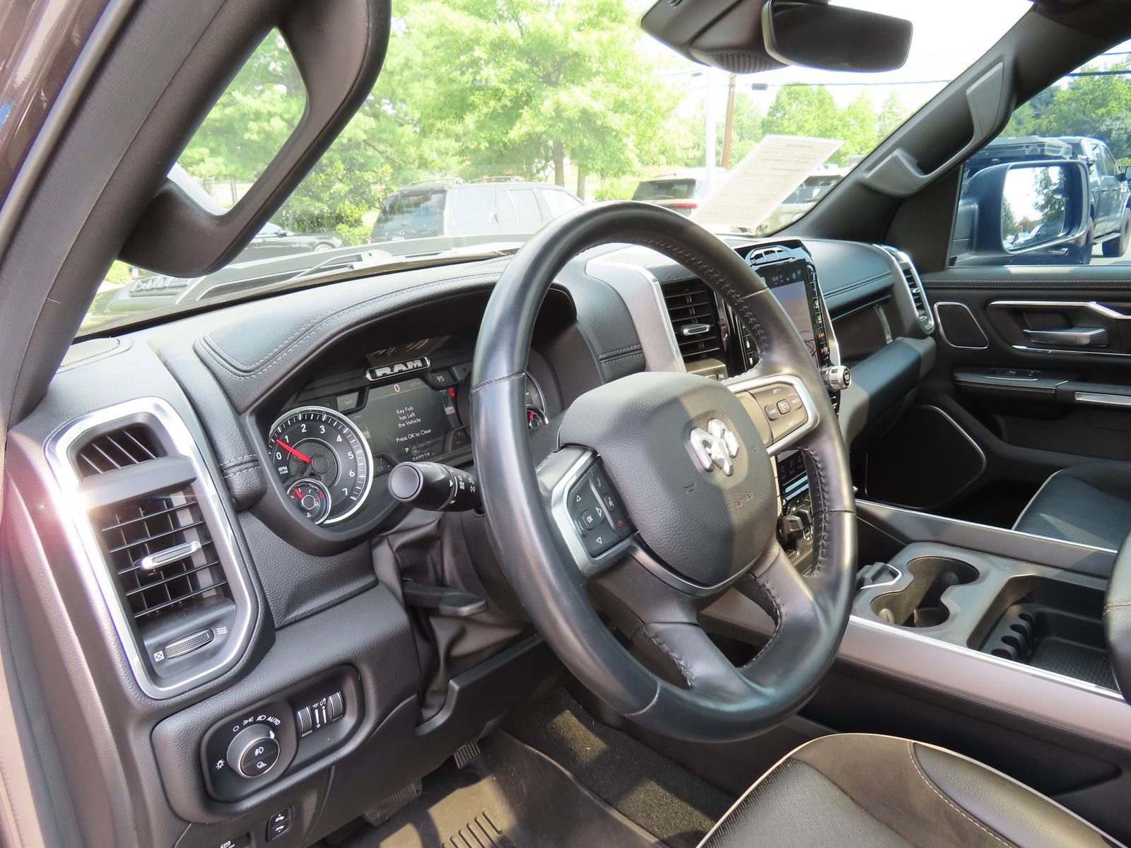 Used 2023 RAM 1500 Laramie AWD/4WD image 17