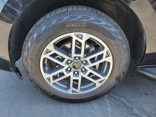 Certified 2025 Ford Expedition Active AWD/4WD image 31