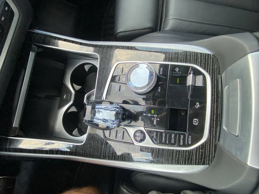 Used 2022 BMW X7 xDrive40i w/ M Sport Package AWD/4WD image 18